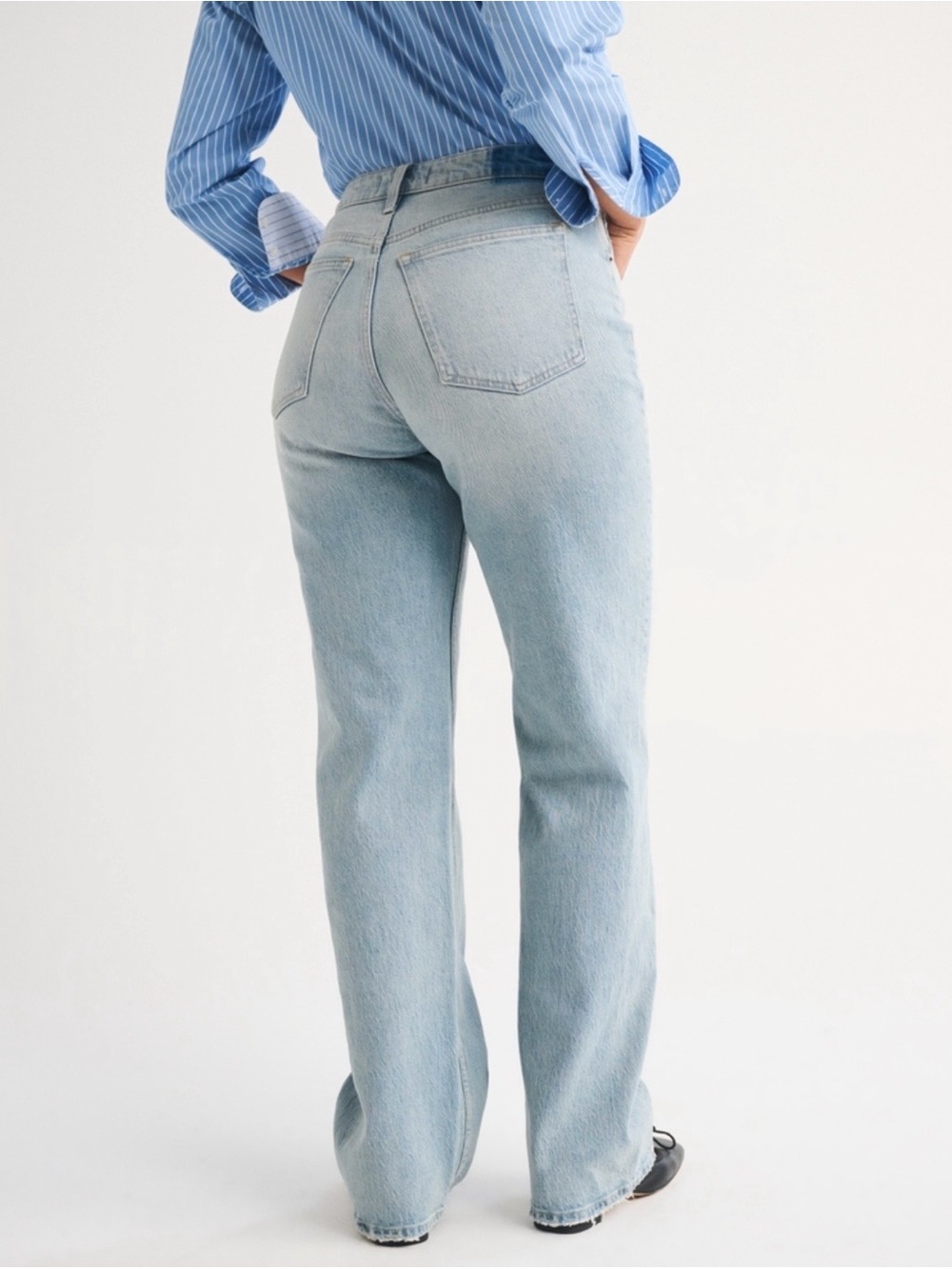 Abercrombie & Fitch High Rise Light Wash High-Rise Wide Leg Jeans Size Long